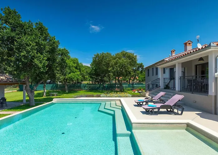 Monte Uliveto 펜션 풀라